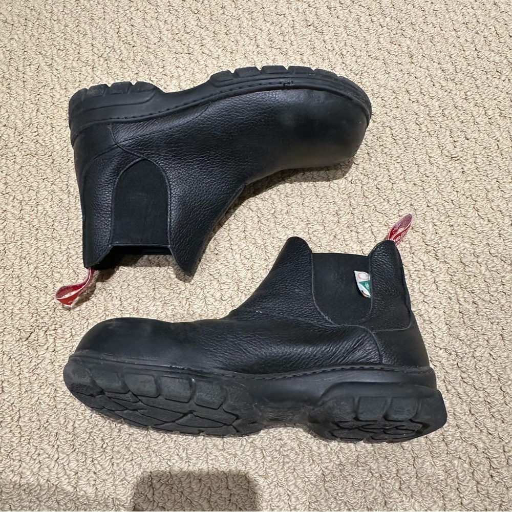 Mellow Walk Steel Toed Boots